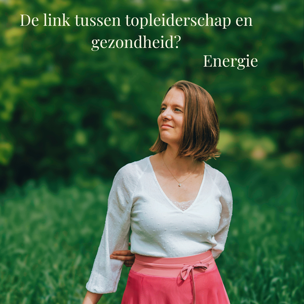 Christina Absillis in groene omgeving. Tekst: De link b tussen topleiderschap en gezondheid? Energie